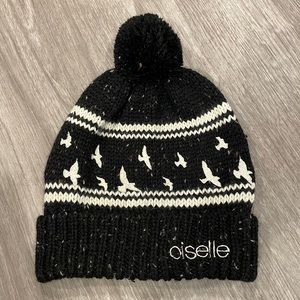 Oiselle Pom Bird Beanie